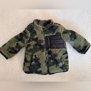 Baby coat. Size 3-6month. Never worn.